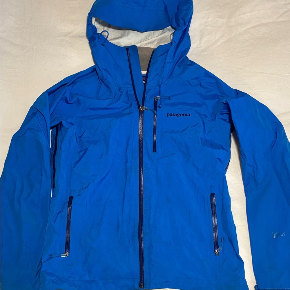 Women’s Medium Patagonia Vibrant Blue Raincoat